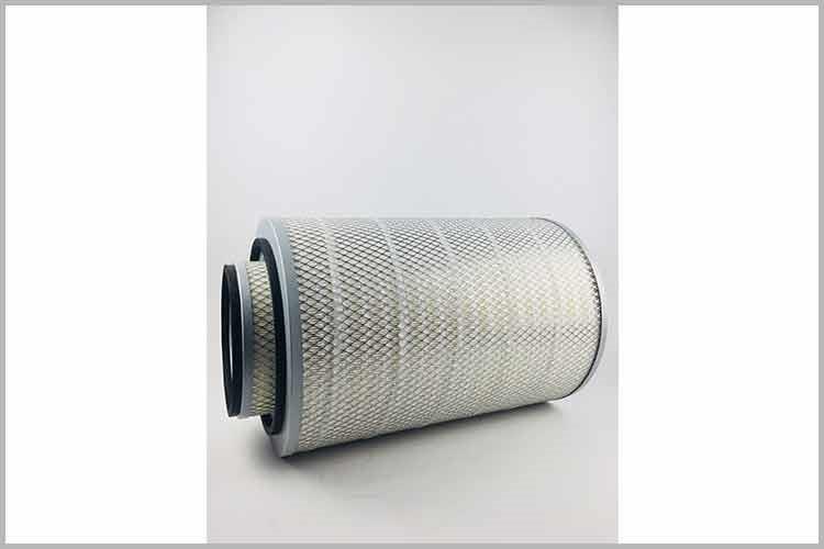 将旧滤清器的另一端拔下，接入新滤清器上，并用螺丝刀拧紧管箍，防止漏油，再把换好的液压OD在线体育网安装回原位