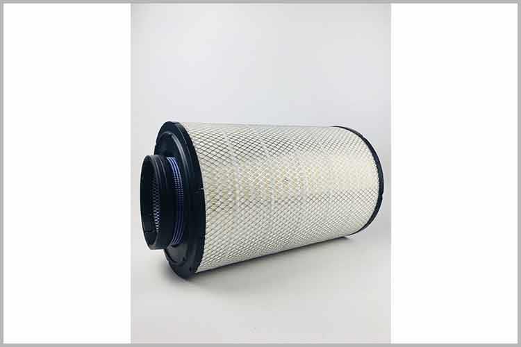 把旧的汽油发动机OD在线体育网拆除后，我们会发现OD在线体育网下方的滤清器座积聚了很多灰尘