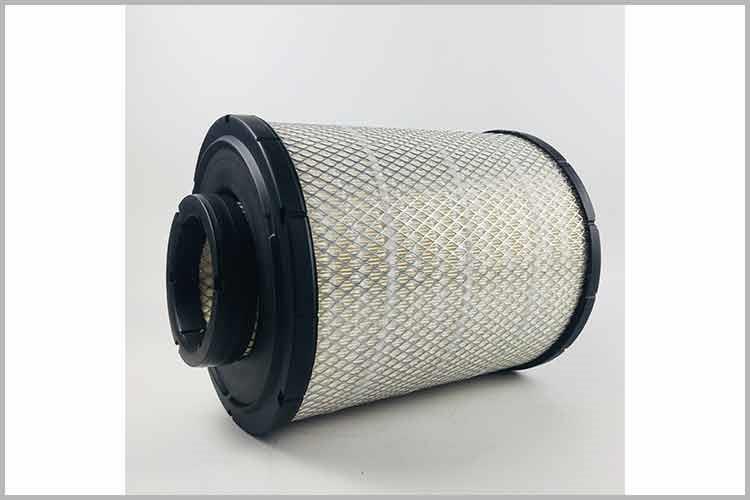 OD在线体育网的更换周期为1.5万公里更换一次，汽车滤清器经常在恶劣环境中工作的车辆应当不超过1万公里更换一次