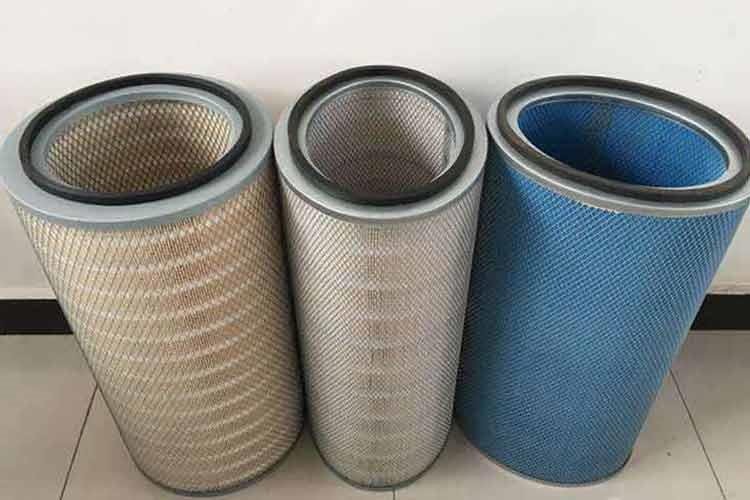 过滤室及OD在线体育网检查在滤筒除尘器运行过程中，在线清灰系统的持续运作会及时清理掉滤筒表面附着的灰尘以保障除尘器的过滤效果